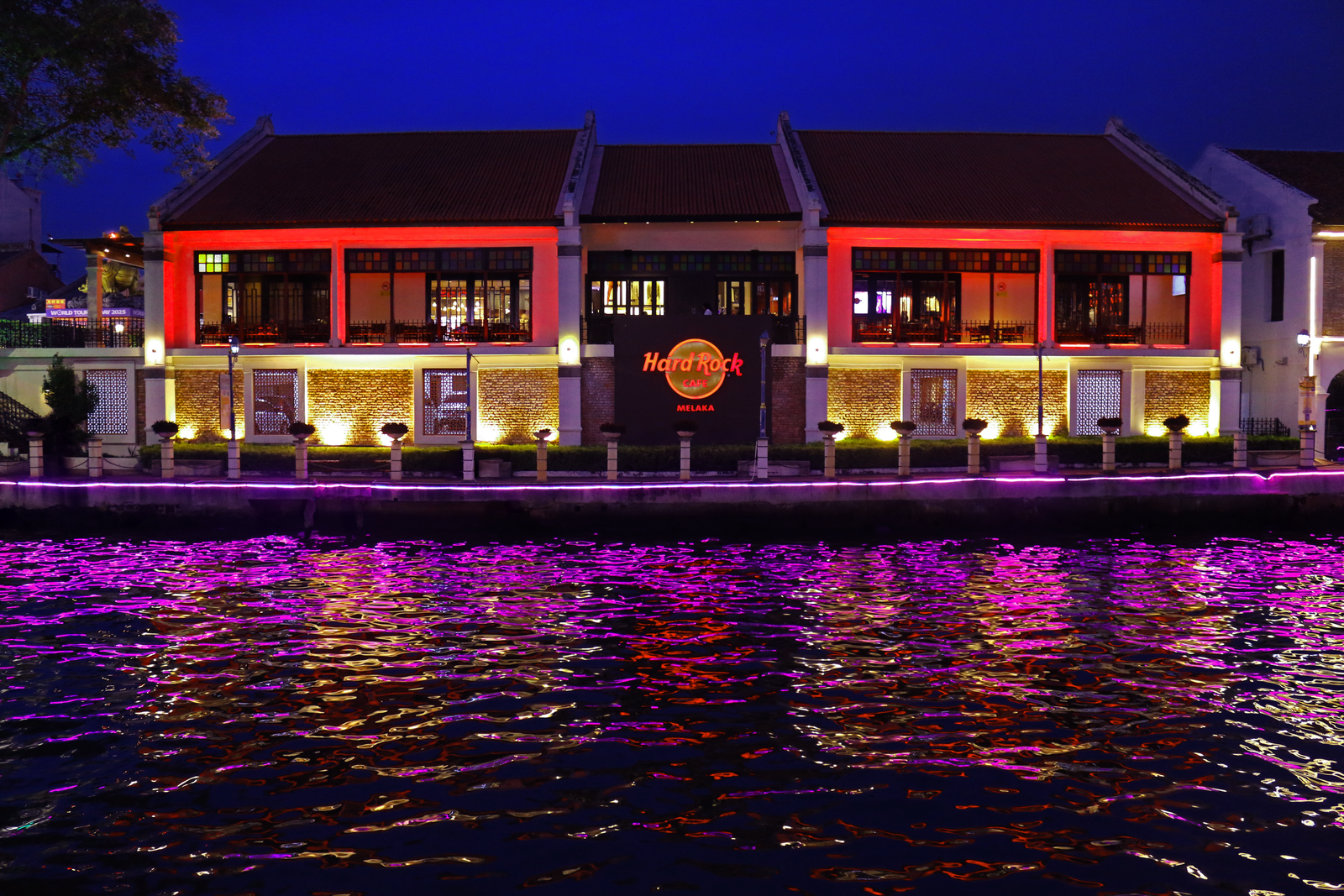 hard rock cafe melaka building