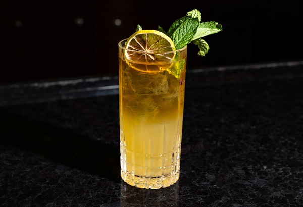 Cocktails at Council Oak Bar & Lounge