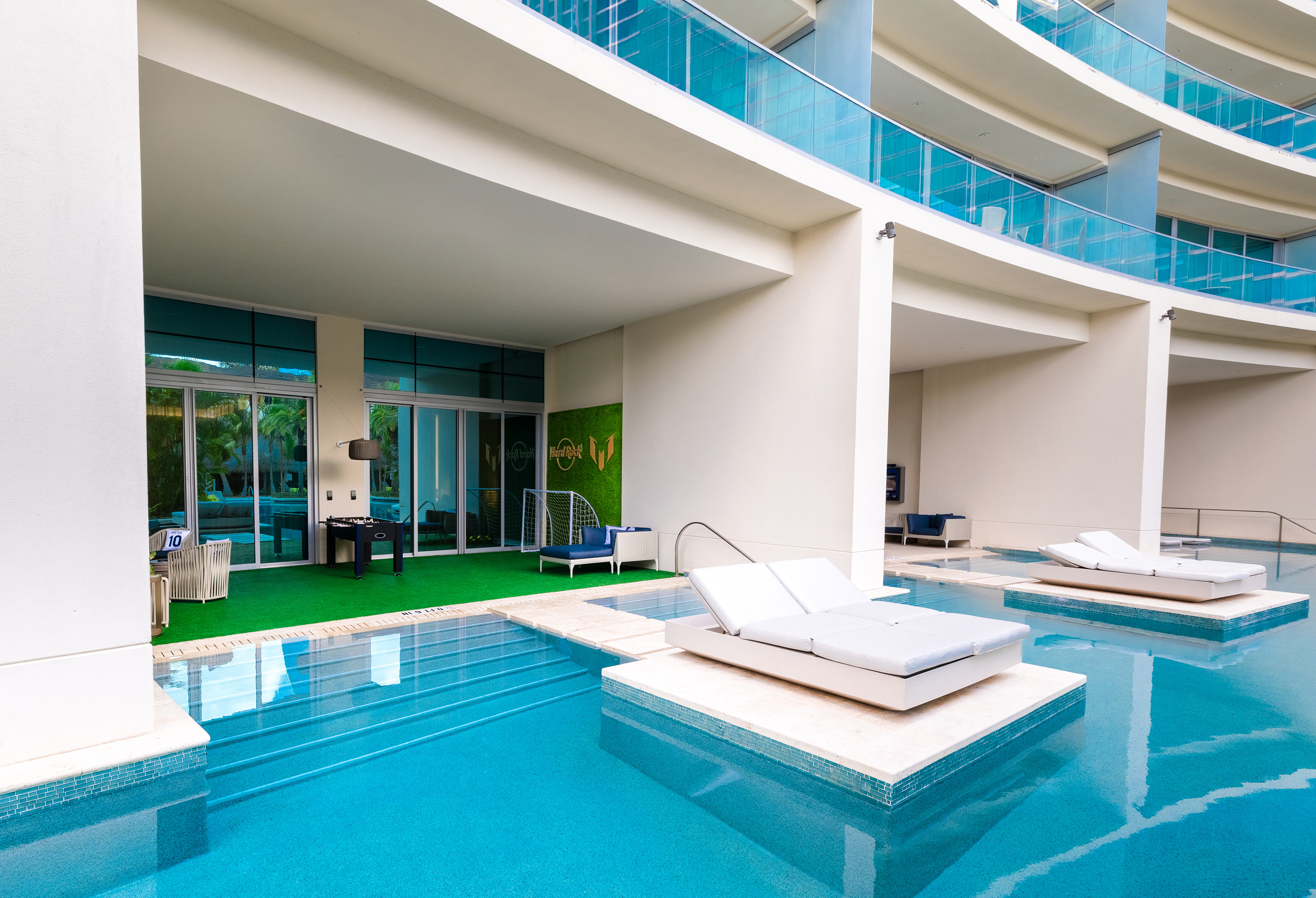 Messi Legendary Suite outdoor swim up patio