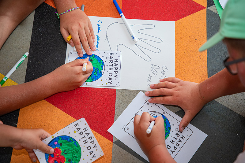 Children drawing the Earth